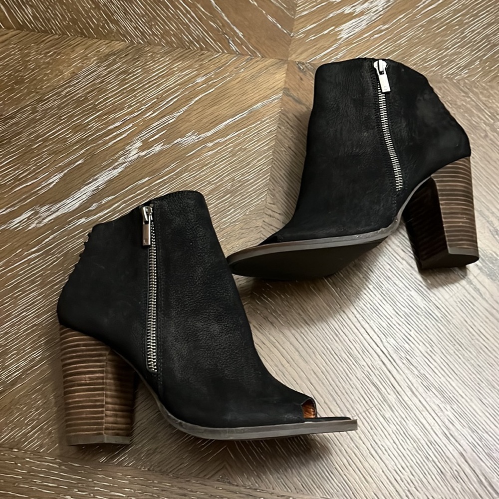 Lucky brand Lamija black leather peep toe heeled ankle booties Size 9.5